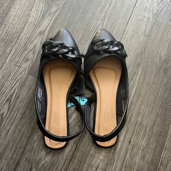 Ardene Flats - Picture 1 of 2